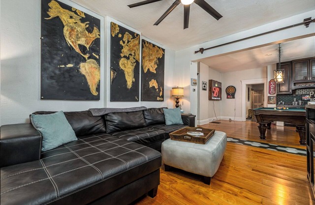 Majestic & Relaxing Home w/3 Beds Pool Table Bar! Sleeps 8