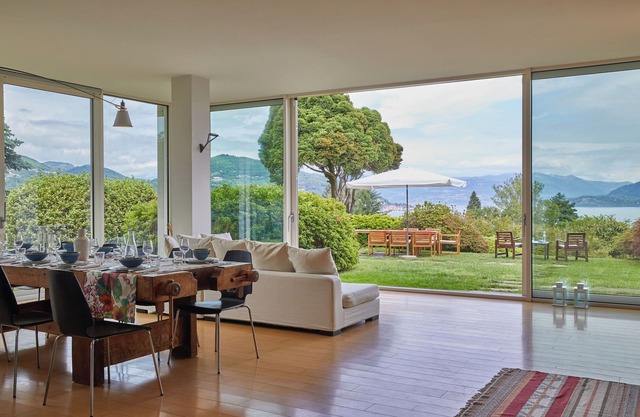 MAJOR LAKE VILLA WITH GARDEN & SWIMMING POOL. AMAZING VIEW ON THE LAKE AND ALPS