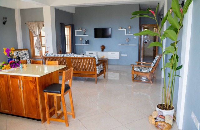 Make peace with the ocean with breathtaking views and great beach Free Breakfast