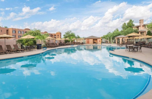 Make Your Trip More Enjoyable! Outdoor Pool, Kitchen, Onsite Parking!