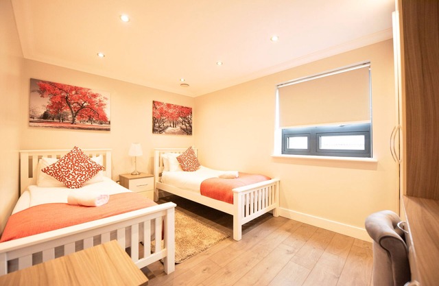 Malthouse Court - Deluxe 2-Bed with Balcony