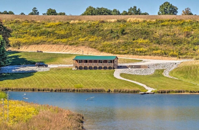 Mammoth Cave Cabin Rentals 10 - 12.8 miles from Mammoth Cave National Park