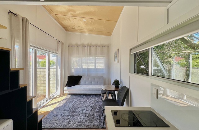Manaaki Tiny House 200m from Orewa Beach
