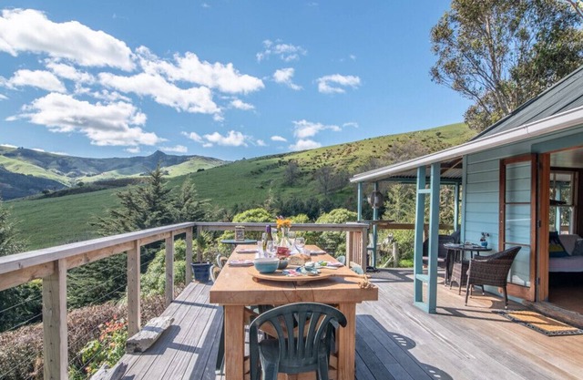 Manaia Cottage - Akaroa Holiday Home