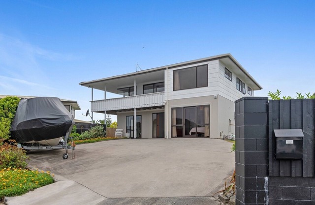 Manaia View - One Tree Point Holiday Home