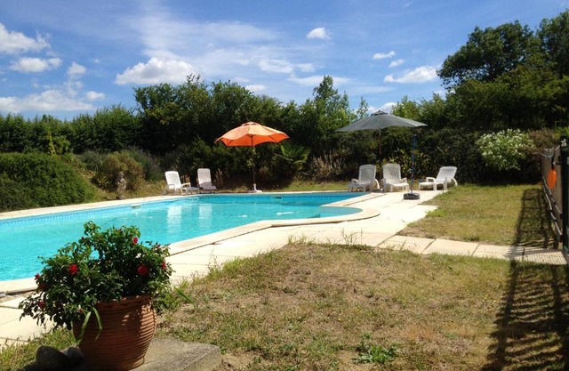 Manoir enchanteur à Cailhau avec piscine privée sécurisée