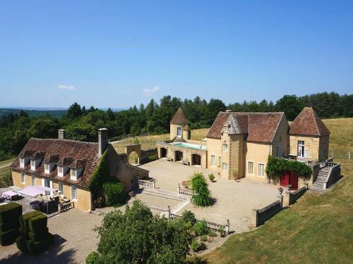 Mansion in Meaulne with Private Pool