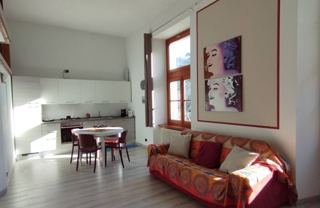 Mantellini 2A - Bright and elegant