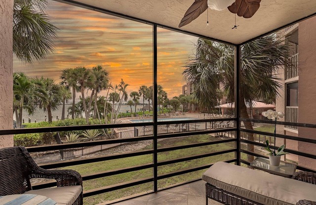 MARCO ISLAND- RIVERSIDE CLUB F-206 - NIGHTLY RENTALS!- Sleeps 4!