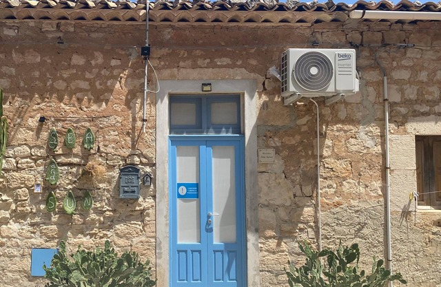 Mareantico Shabby Apartment 50 meters from the beach