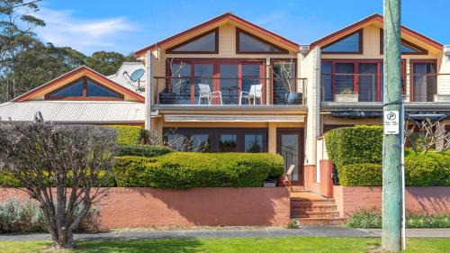 'Marina Bay View' By HolidayCo