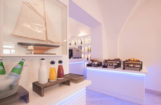 Marina Hotel Charming Rooms