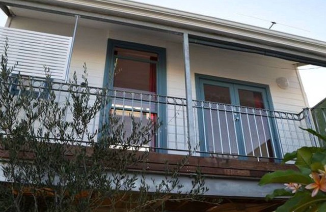 Marine Beach Studio with sea views - Summer sale $145 a night! (SAVE 15%)