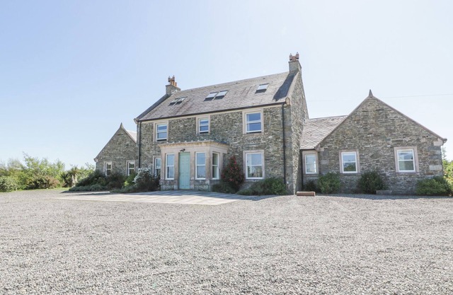 MARL HOUSE, pet friendly, luxury holiday cottage in Whithorn