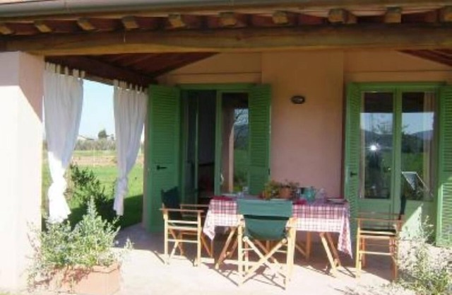 Marsiliana: In the countryside. 15' from the sea