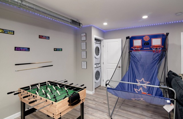 Marvel VS Mario Clubroom apartment in brilliant Arlington with AC, WiFi