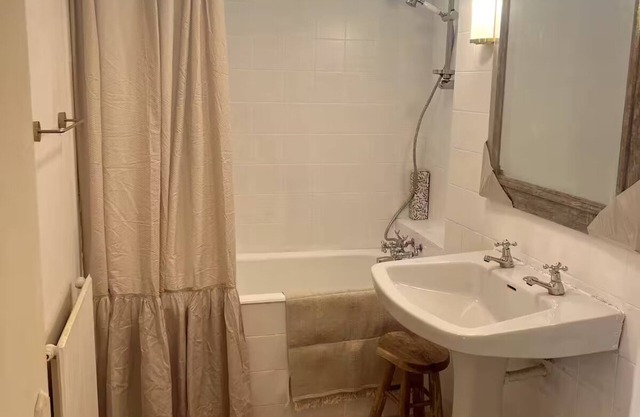 Marvellous 8-bedroom, 12 bed, house in centre of historic village