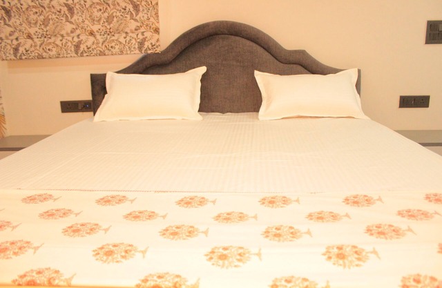 Marvelous 3-bedroom apartment with AC in Jaipur with massive deck in a lux.