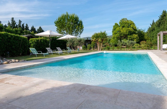 MAS MODERNE VUE LUBERON