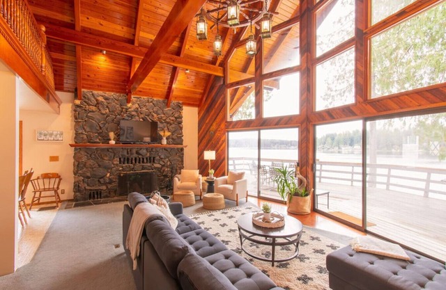 Mason Lakeside A-Frame Cabin: Dock, Kayaks & Sauna
