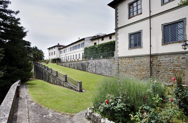 Matilde, Apt. in Tuscan Villa with Park and Pool