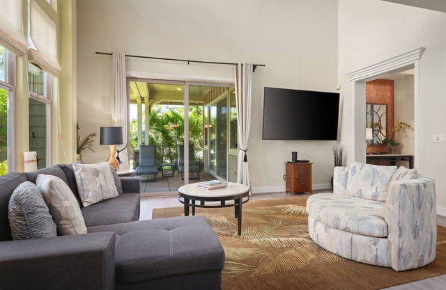 Mauna Lani Resort: Two Large Suites, Shop Nearby, Beach Club access.