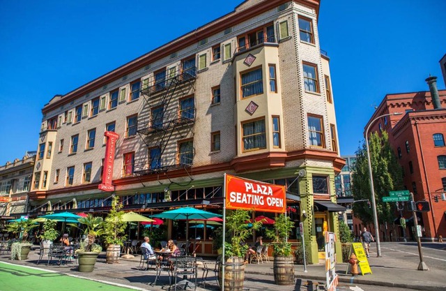 Mcmenamins Crystal Hotel 