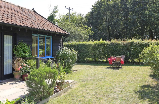 Meadow Cabin - One Bedroom House, Sleeps 2