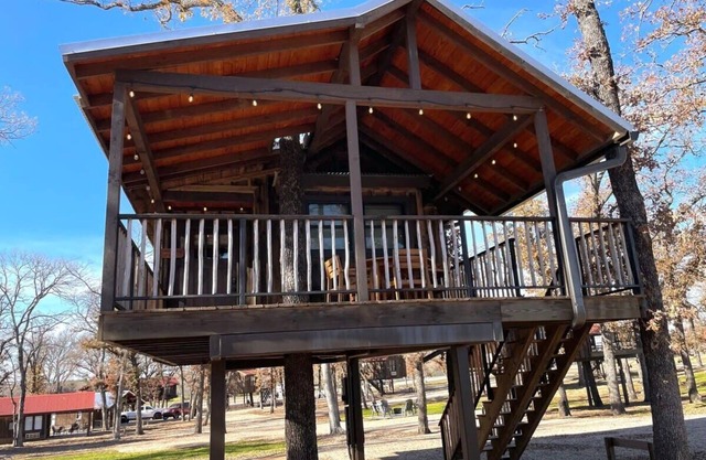 Meadowlark Treehouse (15 MIN to Magnolia/Baylor)