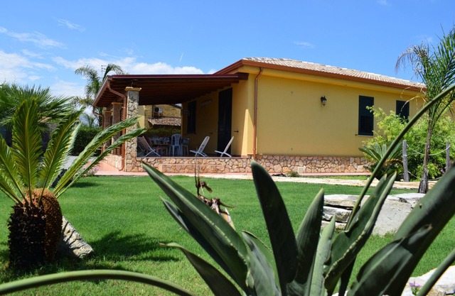 Mediterranean villa - 150 meters from the promenade of Cefalu
