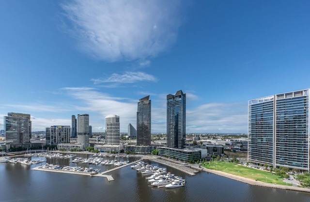 Melbourne Private Apartments - Collins Street Waterfront, Docklands