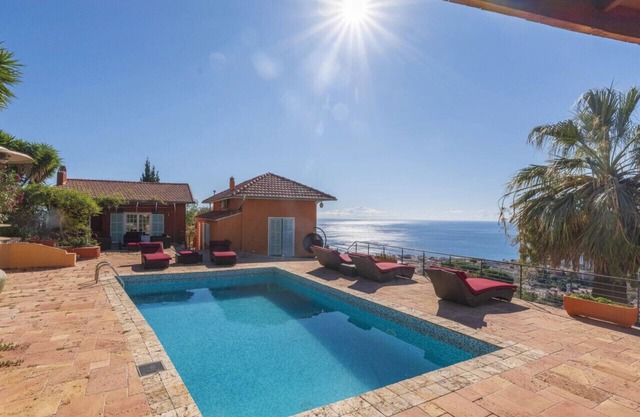 Menton - Villa Piscine Vue mer, Suites privées