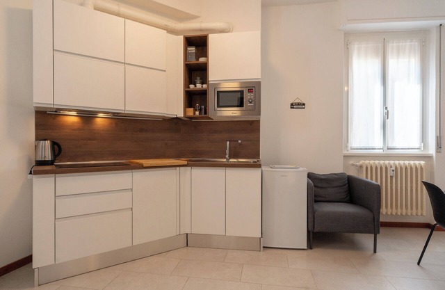 Merate Tre Spade - Two Bedroom Apartment, Sleeps 5