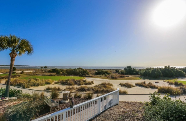 Mesmerizing Oceanfront Views! 3 Min. Walk to Quiet Beach & Community Pool w/Cabana