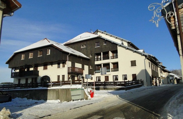 METABIEF - IN THE VILLAGE CENTER - GRAND STUDIO - sleeps 4