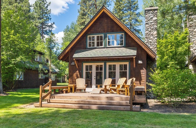 Metolius River Resort Cabin 7 Luxurious cabin on the Metolius River w/fireplace