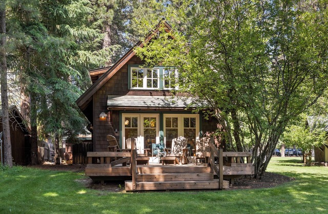 Metolius River Resort Cabin 10 Luxurious cabin on the Metolius River & fireplace