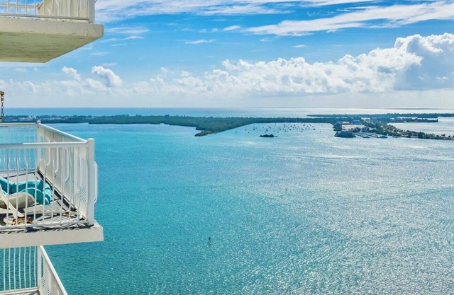 Miami Brickell unit Balcony Pool 1 pkg
