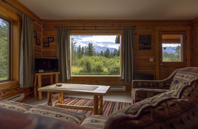 Mica Mountain Lodge & Mica at Mt Robson Park, near Jasper National Park