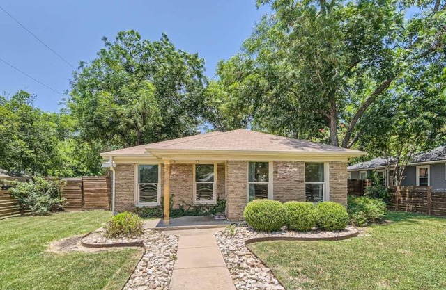 Mid Century Cozy & Quiet Home-Walk to the Square!