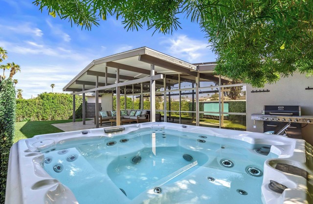 Mid Century Modern home -newly renovated with swim jet pool, spa on golf course!