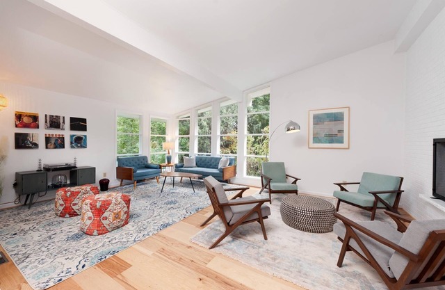 Mid Century Mountain Home on 3 acres - 10 Minutes to DGO - AC-Hot Tub-Views