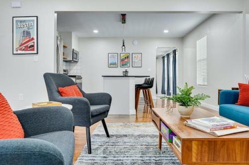 Mid Modern Bungalow Near Crestview Station