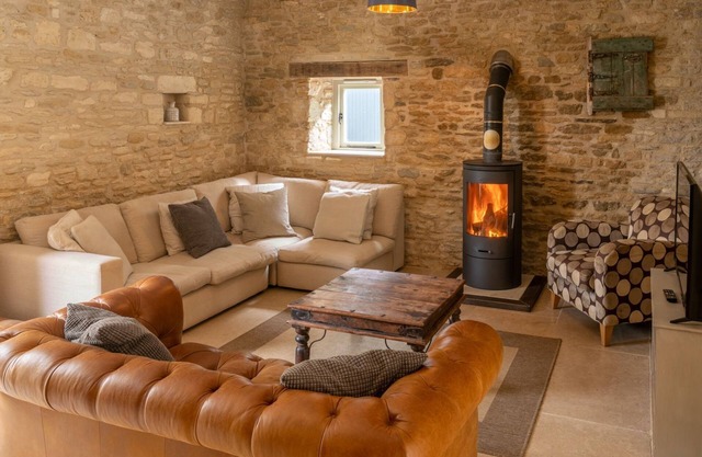 Middle Barn - sleeps 6 guests in 3 bedrooms