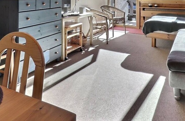 Middle class studio for 2 to 4 people, living room with 1 double bed and 1 divan bed, kitchen area,
