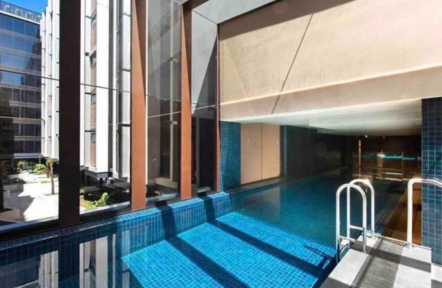 Midnight Luxe 1BR Apartment in the heart of Braddon Views from L7 Pool Sauna Gym Secure Parking Wifi Wine