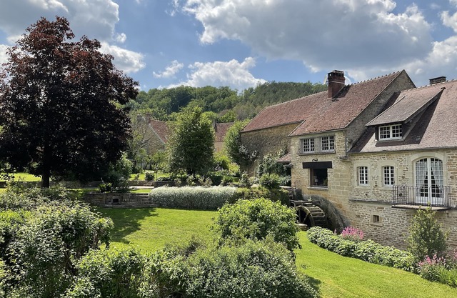 Mill from the 17th Century on a large land crossed by a stream
