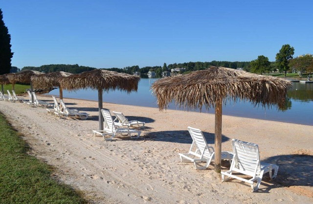 Million Dollar View! Sleeps 10 - Lakefront!