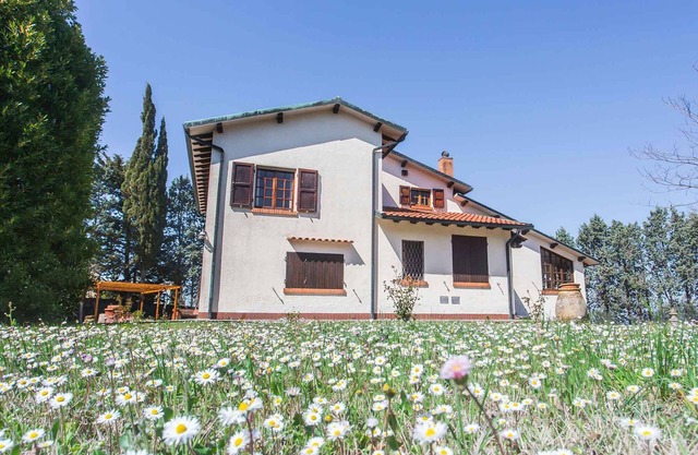 Mills 6, a well-equipped family home with a large garden