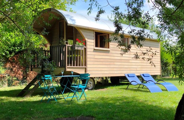 Millygite Chalet-on-wheels by the river